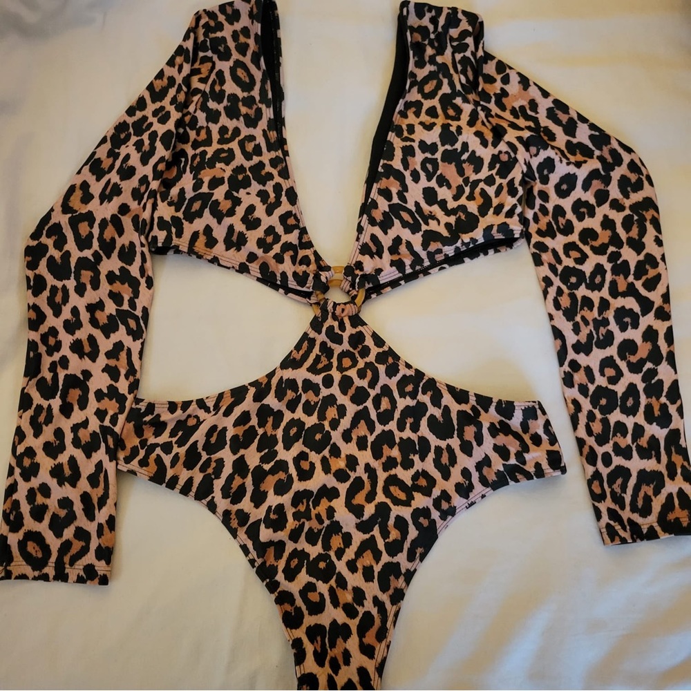 ANIMAL PRINT LONG SLEEVE CUTOUT MONOKINI BRAZILIAN ONE PIECE SWIMSUIT (NWOT)